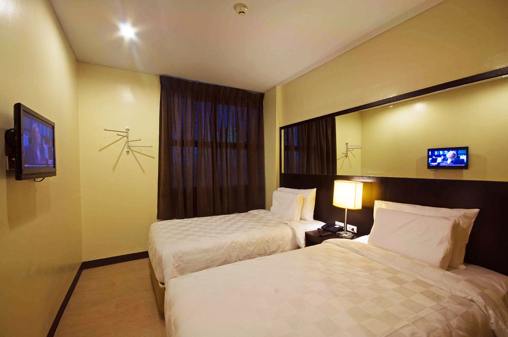 Go Hotels Dumaguete Dumaguete City Екстериор снимка